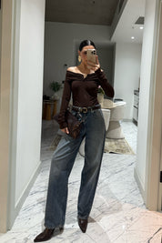 Kahve Carmen Yaka Broş Detaylı Bluz SY-3506-Kahvarengi