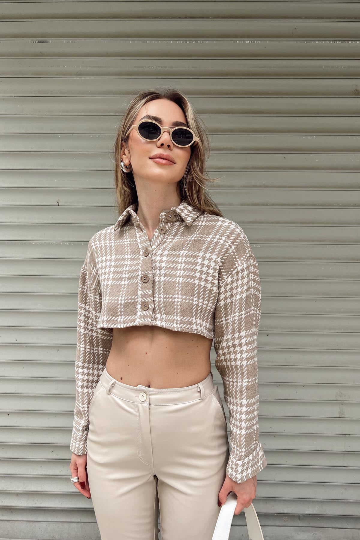 Bej Ekose Detaylı Crop Gömlek 2210182