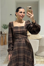 Kare Yaka Kemerli Ekoseli Elbise Kahve-Siyah SY-3588-Kahverengi