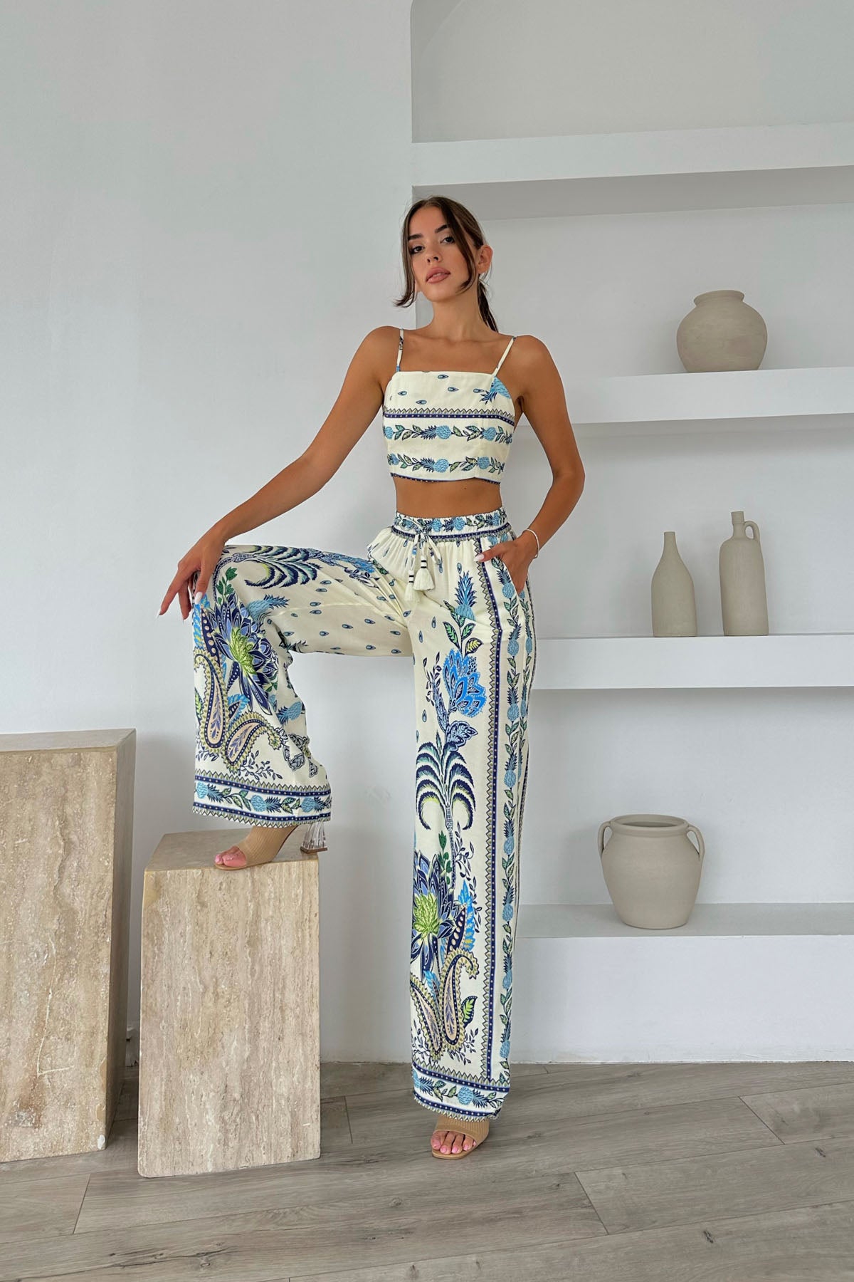 Kemik Mavi Desenli Pantolon ve Sırtı Bağlama Detaylı Crop Takım SY-0720-Kemik