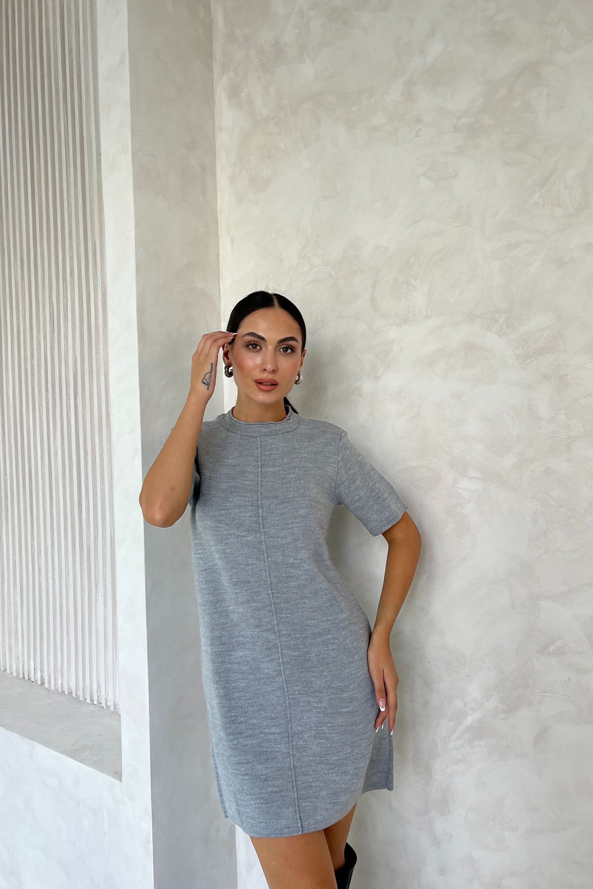 Gri Önü Dikiş Detaylı Kısa Triko Elbise SY-23834-Gri