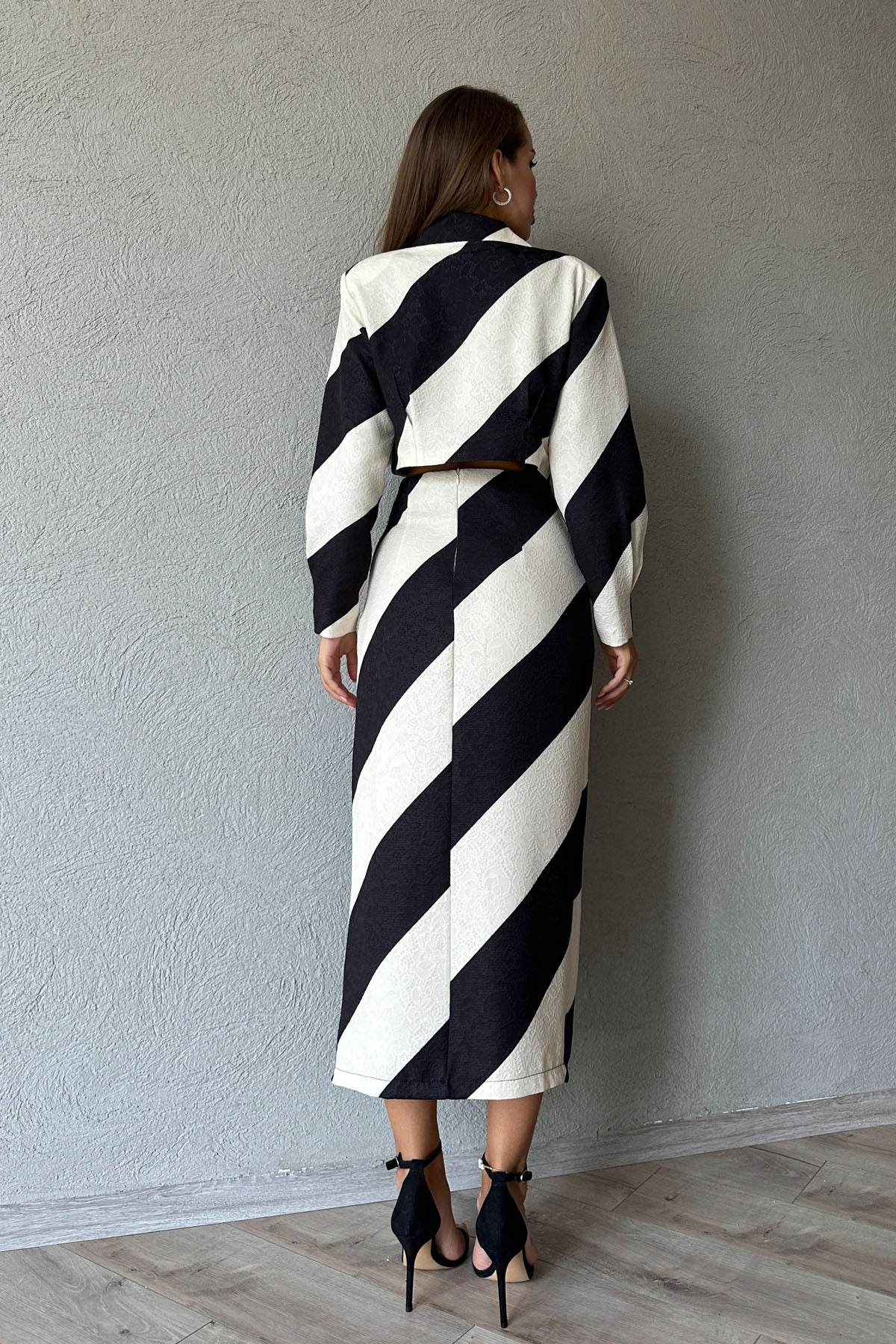 Siyah Ekru Kendinden Desenli Crop Ceket ve Etek takım SY-0953-Siyah
