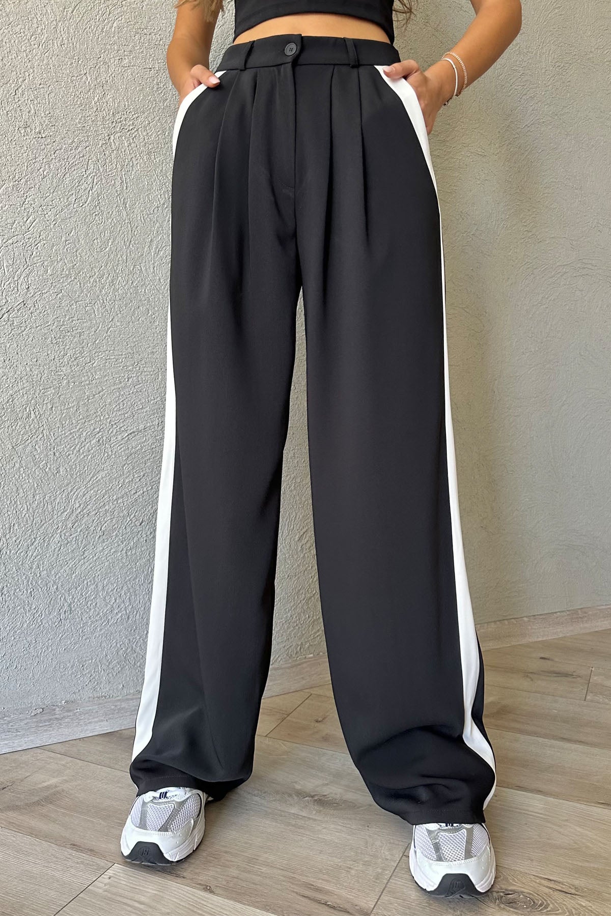 Siyah Yan Kısmı Şerit Detay Bol Paça Pantolon SY-1077-Siyah
