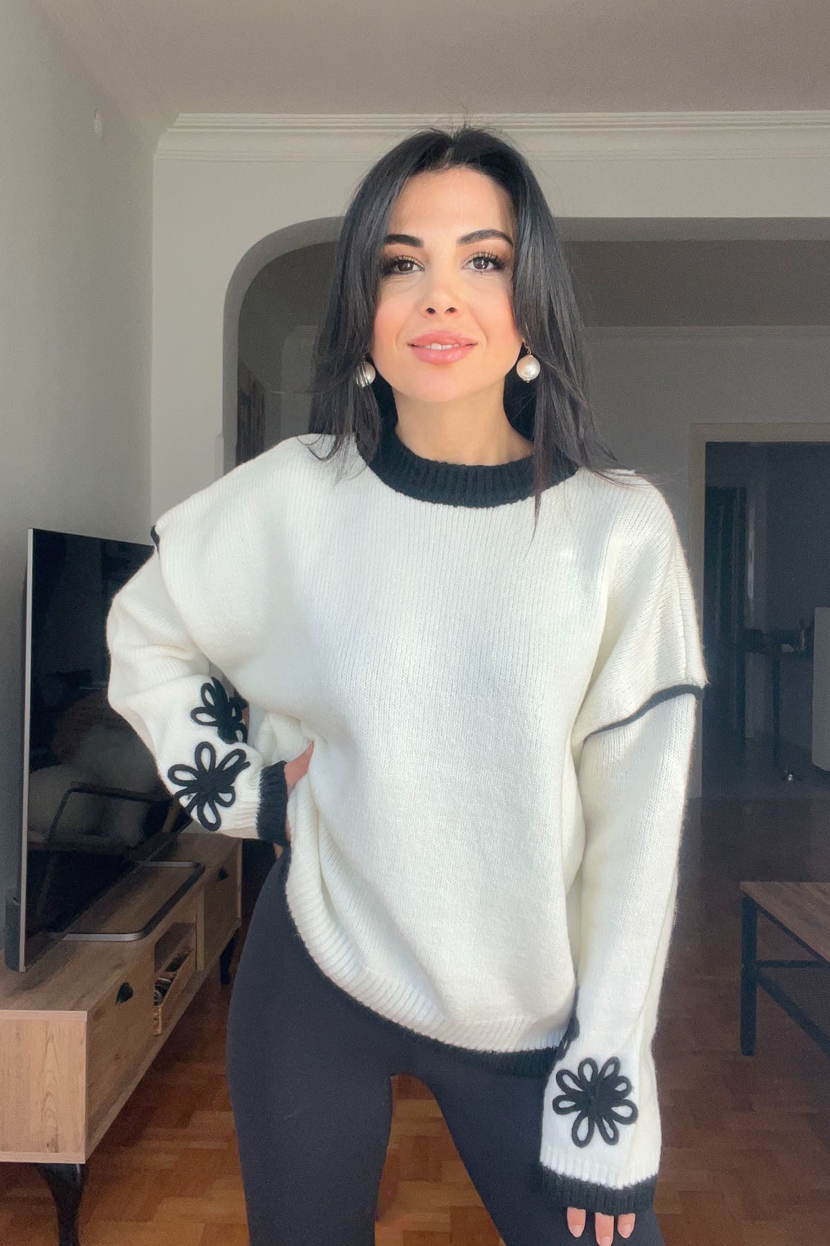 Ekru Kolu Çiçek Nakışlı Triko Kazak SY-2730-Ekru