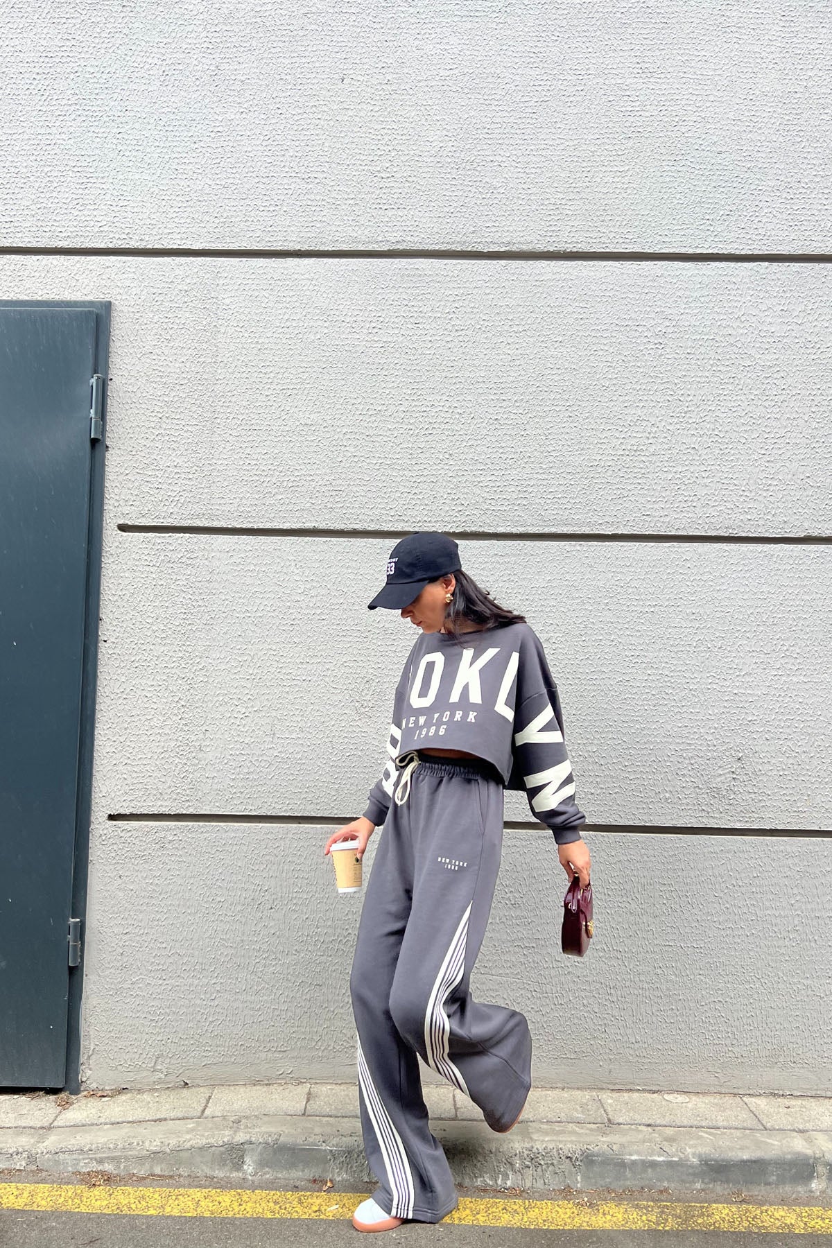 Koyu Gri Yazı Baskılı Crop Sweats SY-2458-Gri