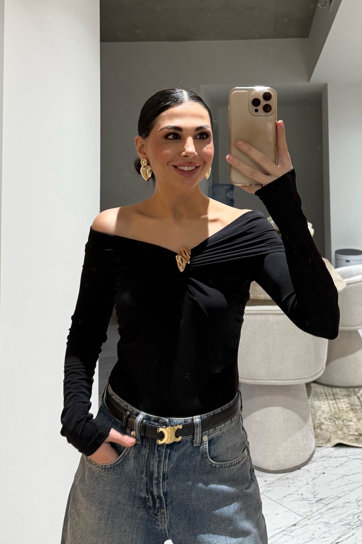 Siyah Carmen Yaka Broş Detaylı Bluz SY-3506-Siyah