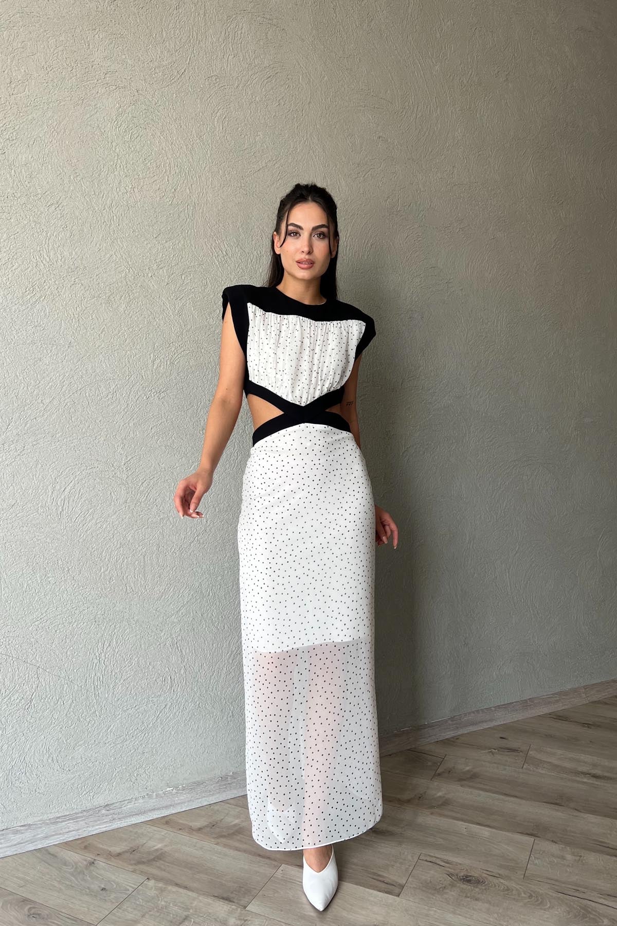 Beyaz Puantiyeli Vatkalı Pencere Detaylı Elbise SY-1869-Beyaz