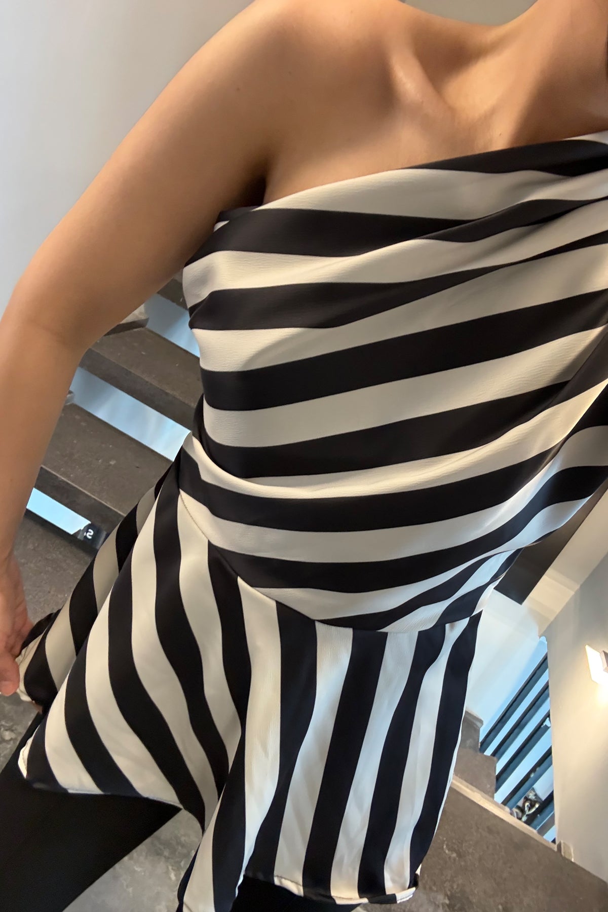 Premium Seri Tek Omuz Saten Bluz Siyah Krem SY-3696-Siyah