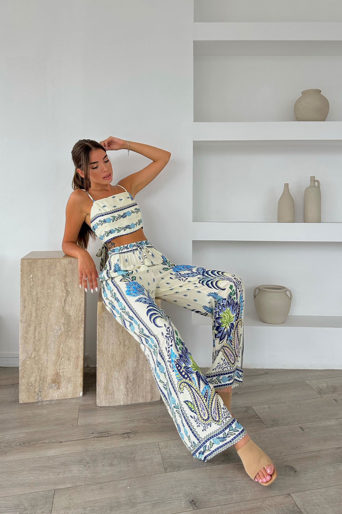 Kemik Mavi Desenli Pantolon ve Sırtı Bağlama Detaylı Crop Takım SY-0720-Kemik