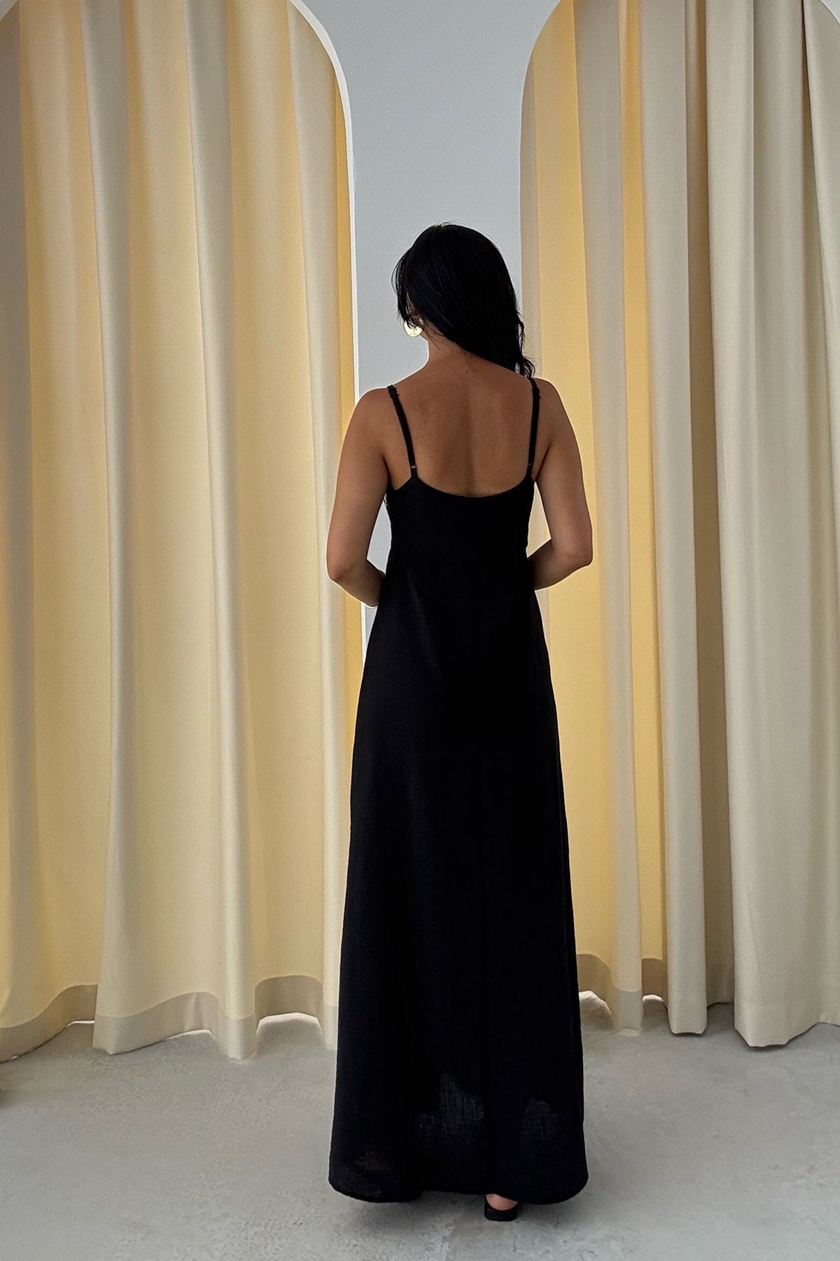 Siyah Göğüs Detaylı Askılı Midi Elbise SY-3284-Siyah