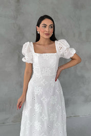 Beyaz Kare Yaka Çiçek İşlemeli Balon Kol Elbise SY-3087-Beyaz