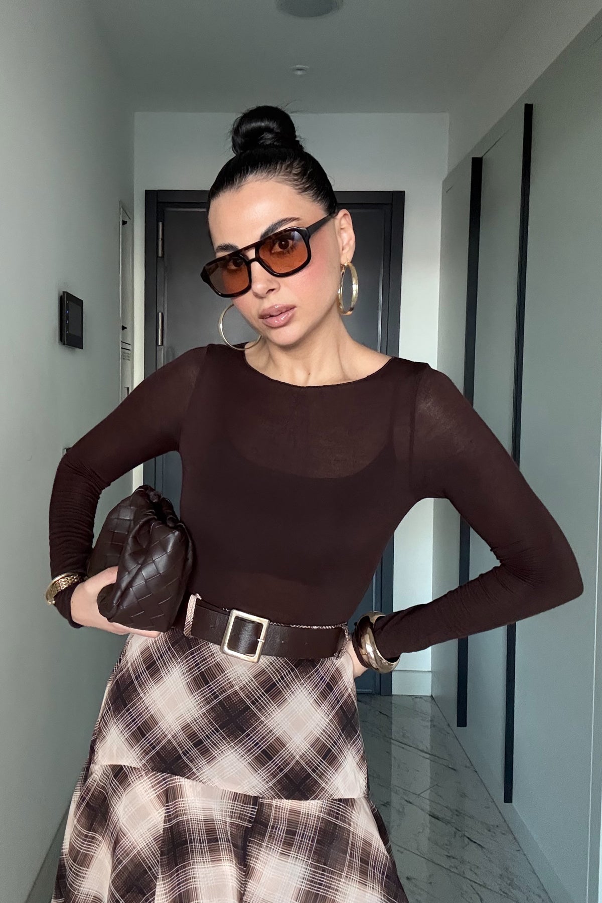 Kahve Ekoseli Fırfırlı Kat Kat Kemerli ETek SY-3525-Kahverengi