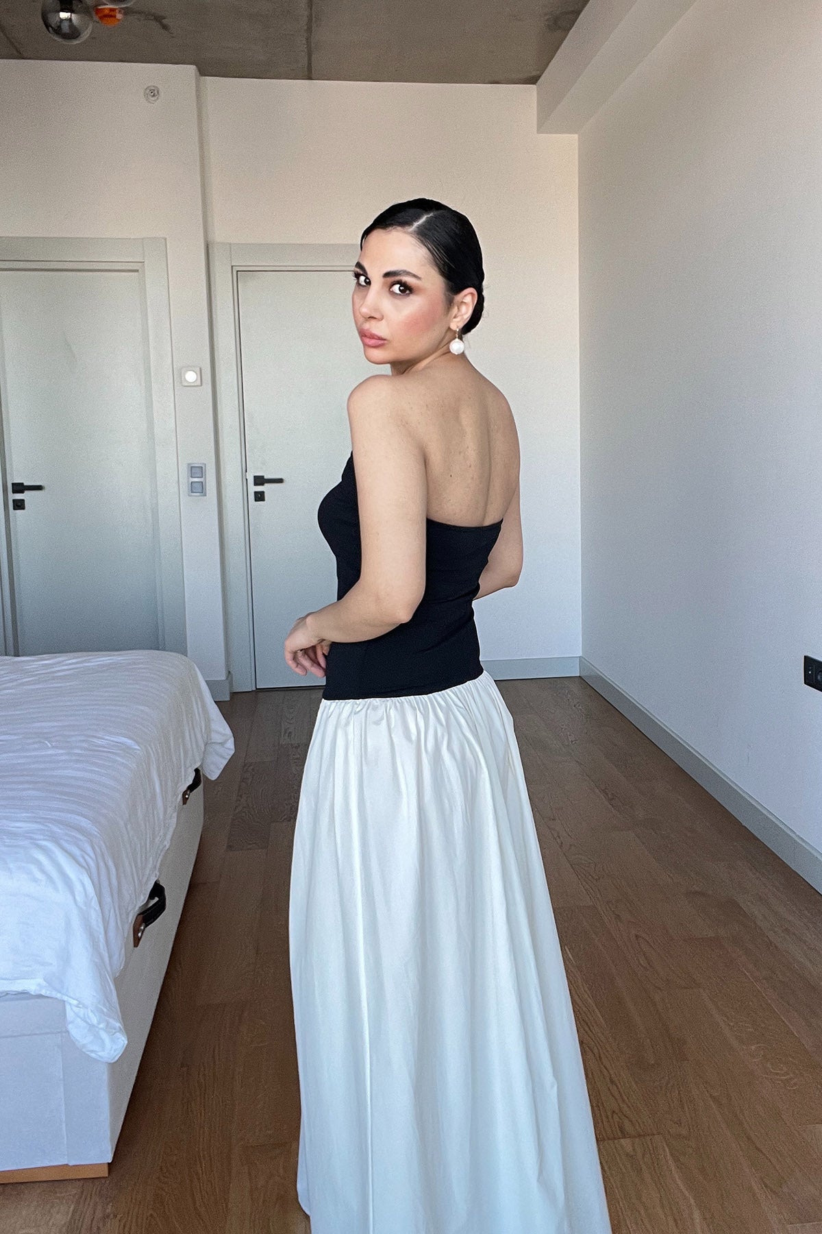 Beyaz Poplin Üstü Siyah Straplez Uzun Elbise SY-3019-Siyah