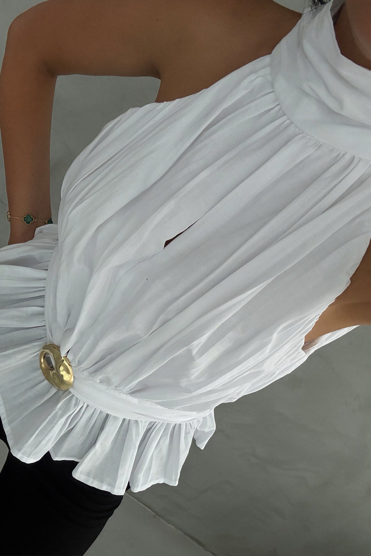 Beyaz Toka Detaylı Halter Yaka Bluz SY-3288-Beyaz