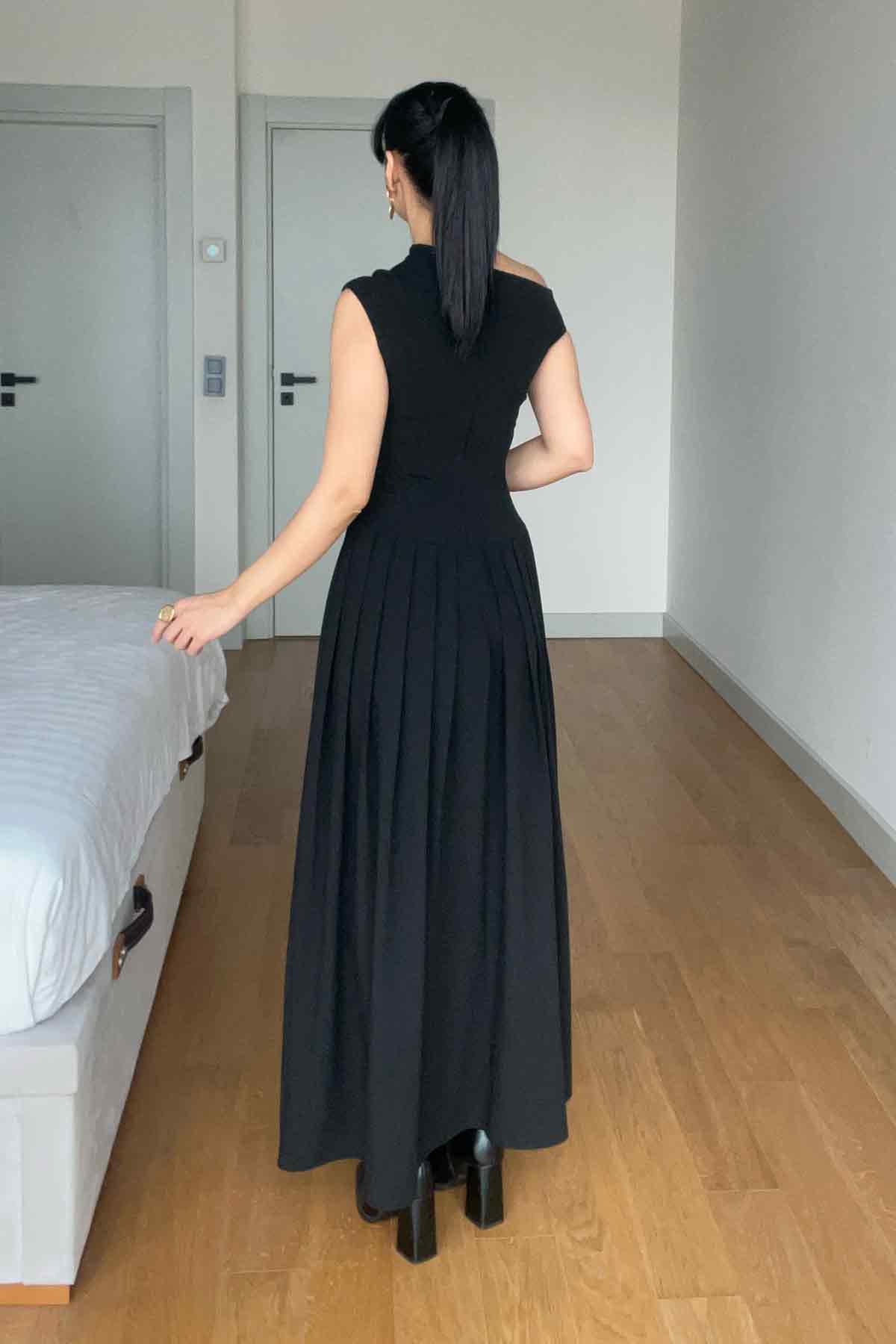 Siyah Kayık Yaka Bel Detaylı Pileli Elbise SY-2962-Siyah