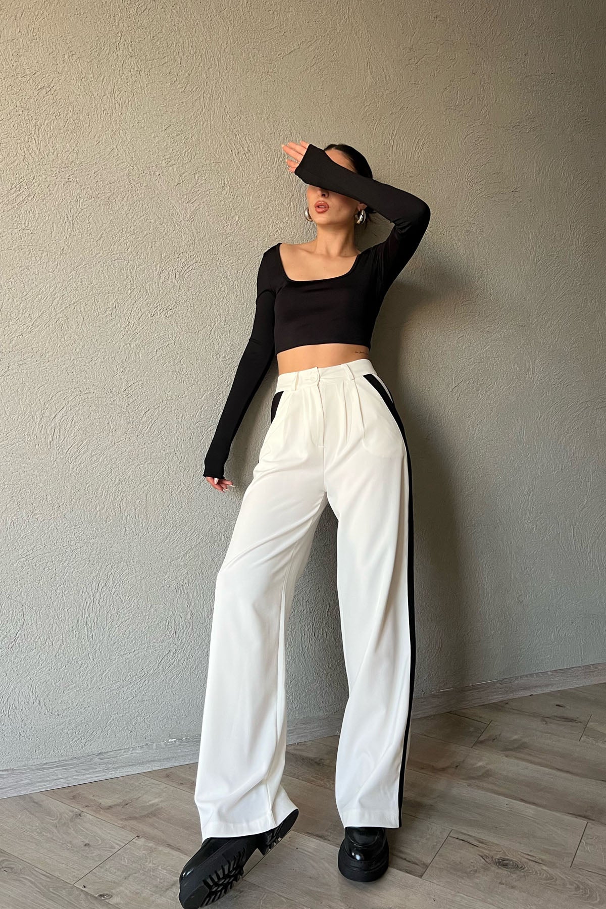 Beyaz Önü Pileli Yandan Şerit Geçişli Palazzo Pantolon SY-1228-Beyaz