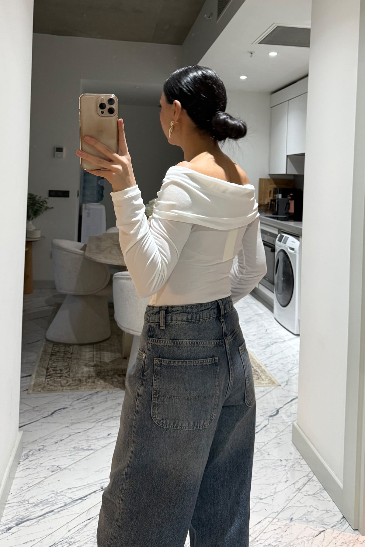 Ekru Carmen Yaka Broş Detaylı Bluz SY-3506-Ekru