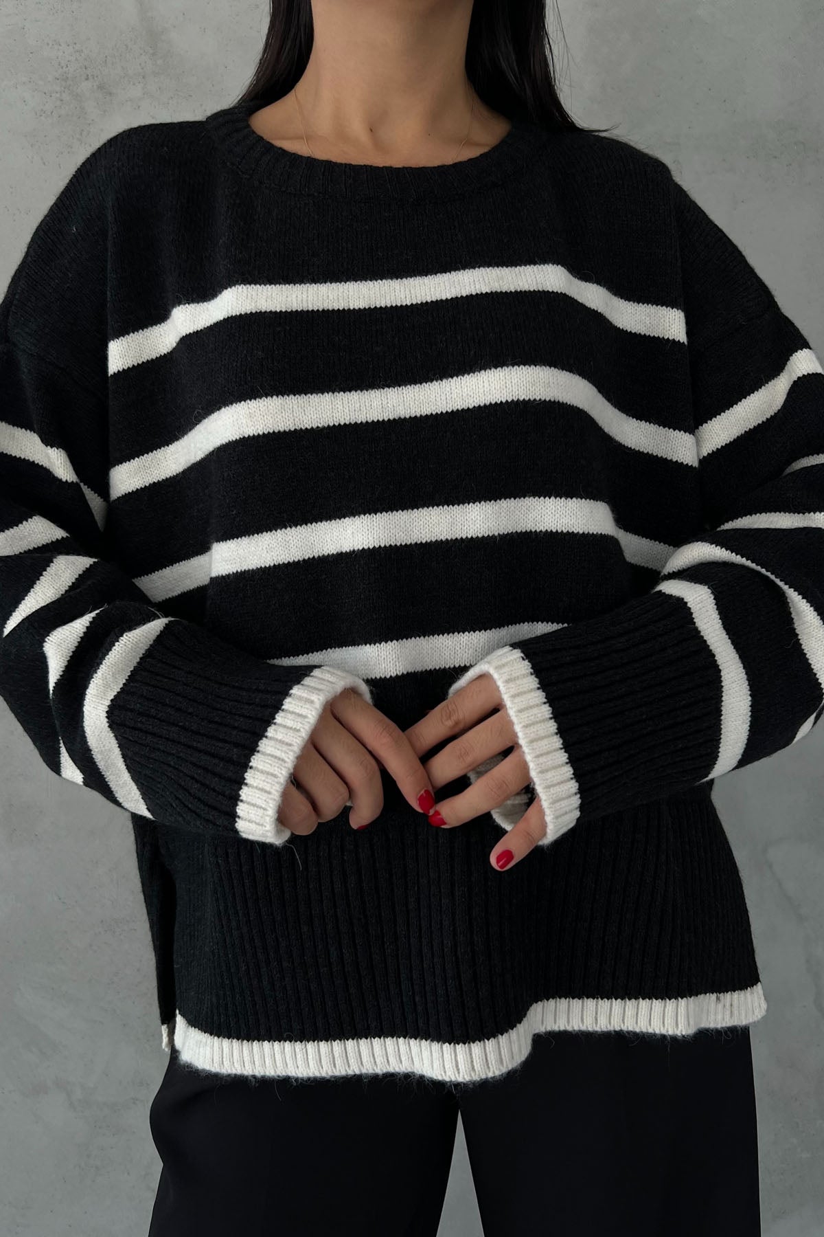 Siyah Beyaz Çizgili Oversize Triko Kazak SY-2401-Siyah