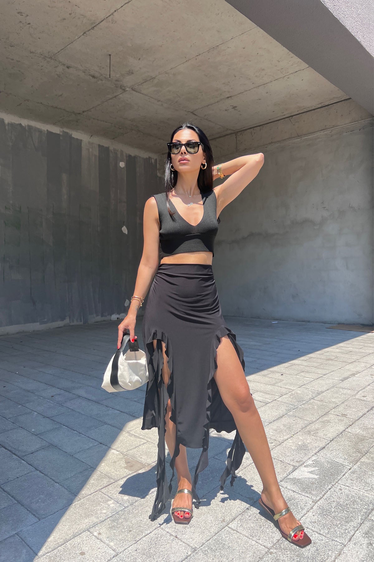 Siyah Derin Yırtmaçlı Fırfır Detay Etek SY-0702-Siyah