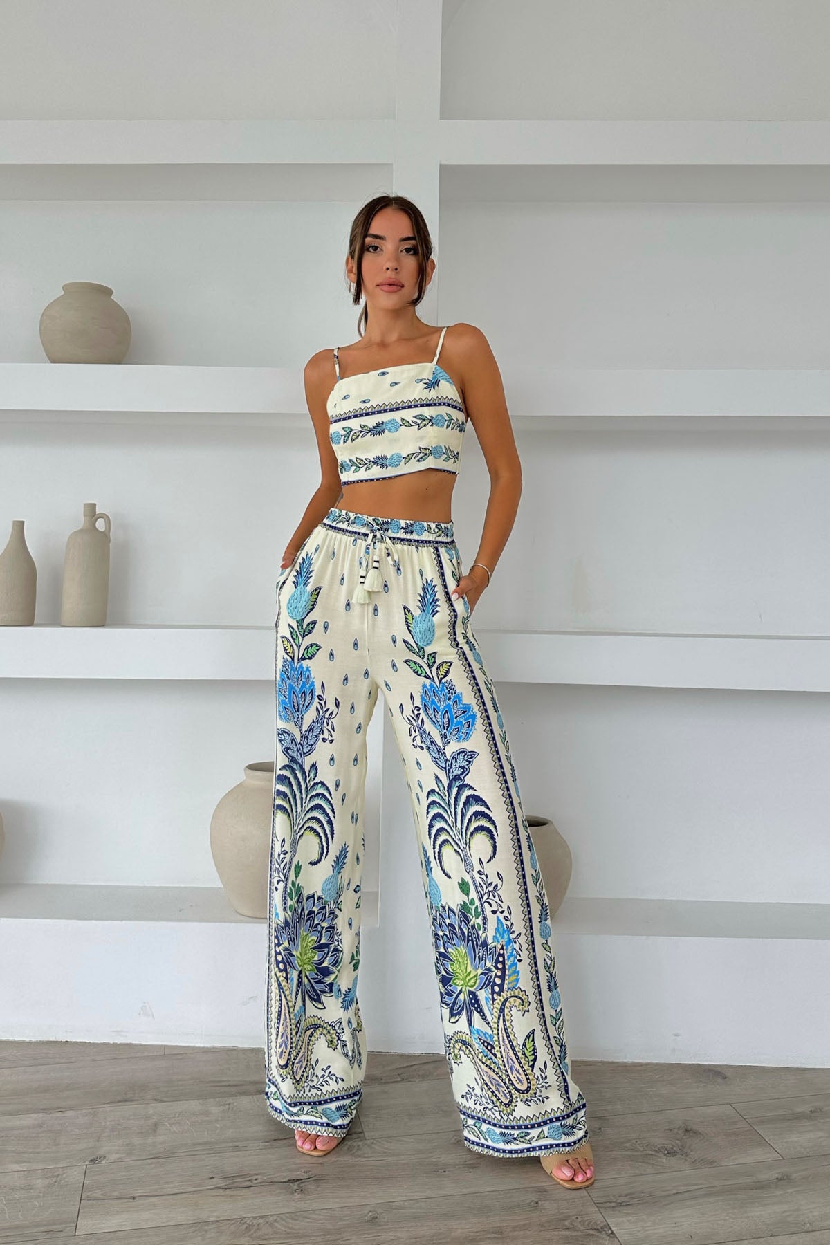 Kemik Mavi Desenli Pantolon ve Sırtı Bağlama Detaylı Crop Takım SY-0720-Kemik