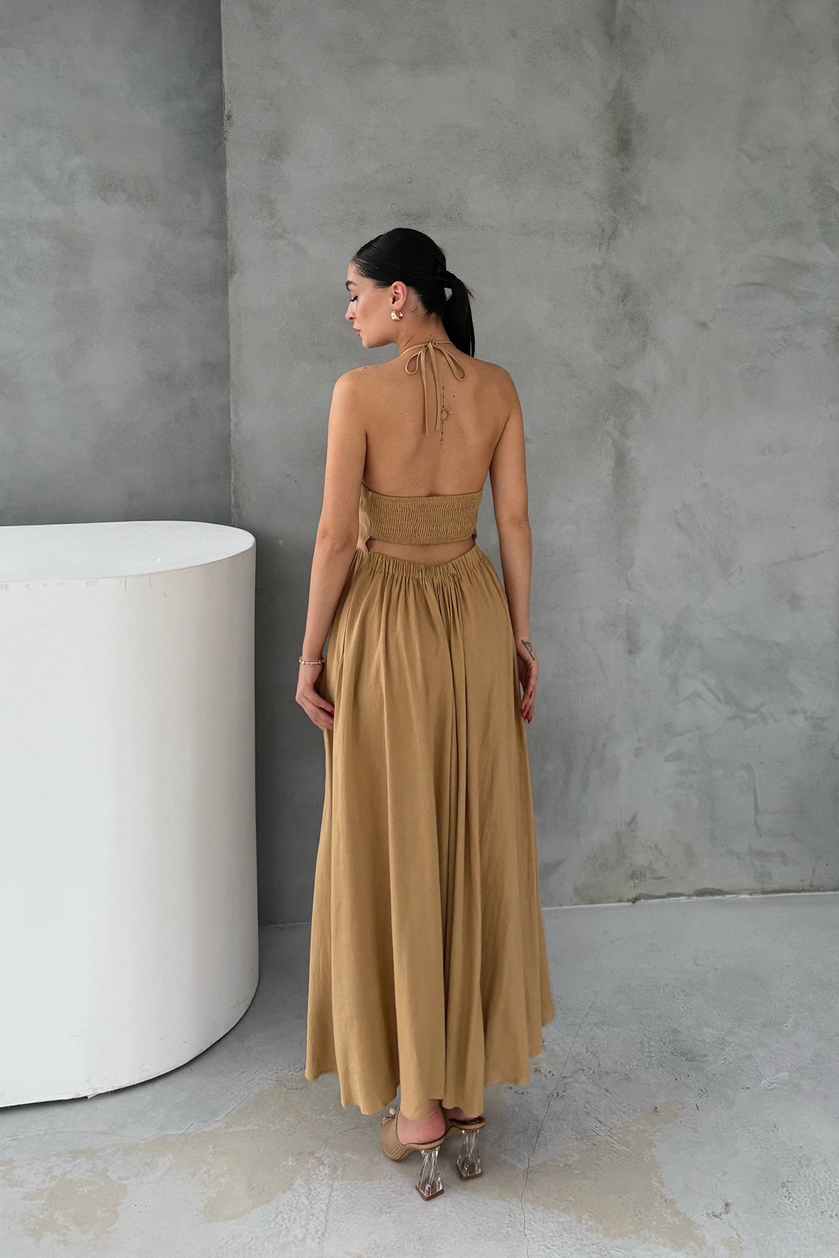 Camel Sırt Dekolteli Keten Uzun Elbise SY-2336-Camel