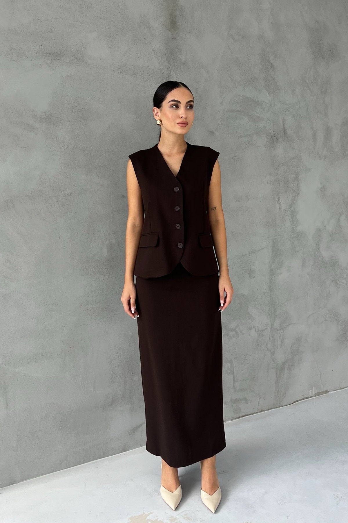 Koyu Kahve Arkası Kısa Kemer Detaylı Yelek ve Yırtmaçlı Etek Takım SY-2482-Kahve