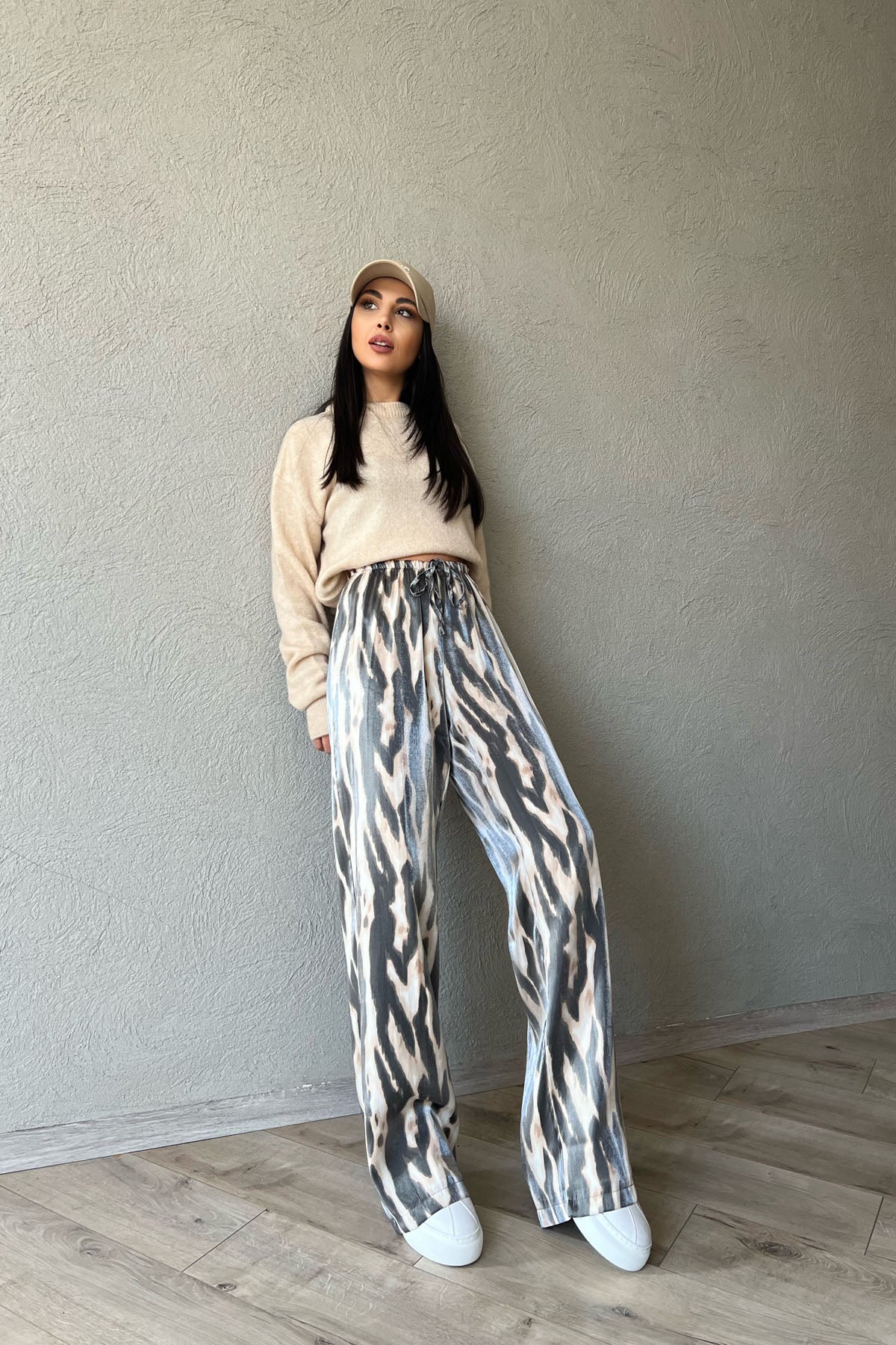 BEJ ZEBRA DESENLİ BELİ LASTİKLİ BOL PAÇA SATEN PANTOLON SY-1486-Bej