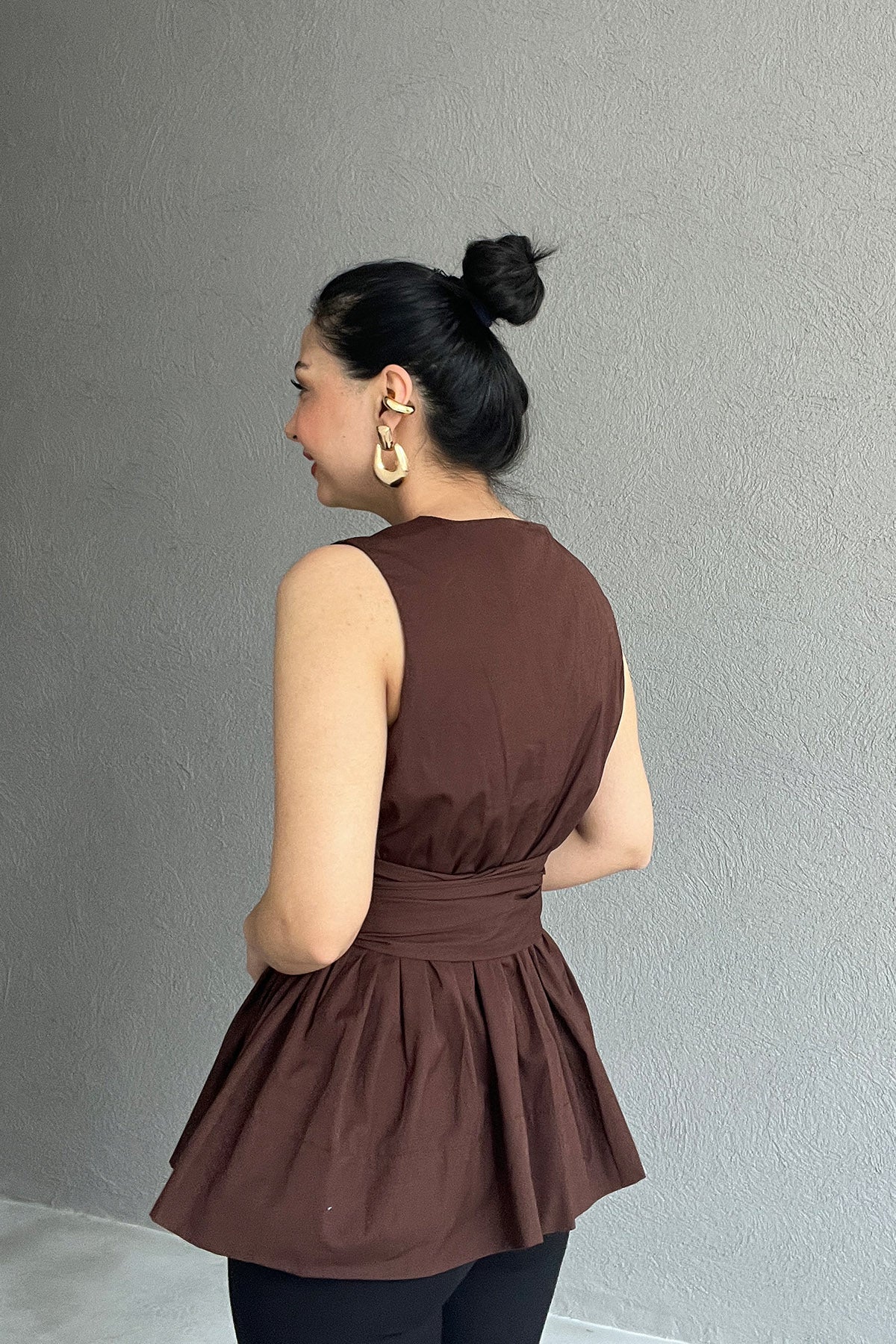 Kahve Sıfır Kol Poplin Bağlama Detaylı Marka Bluz SY-2981-Kahve