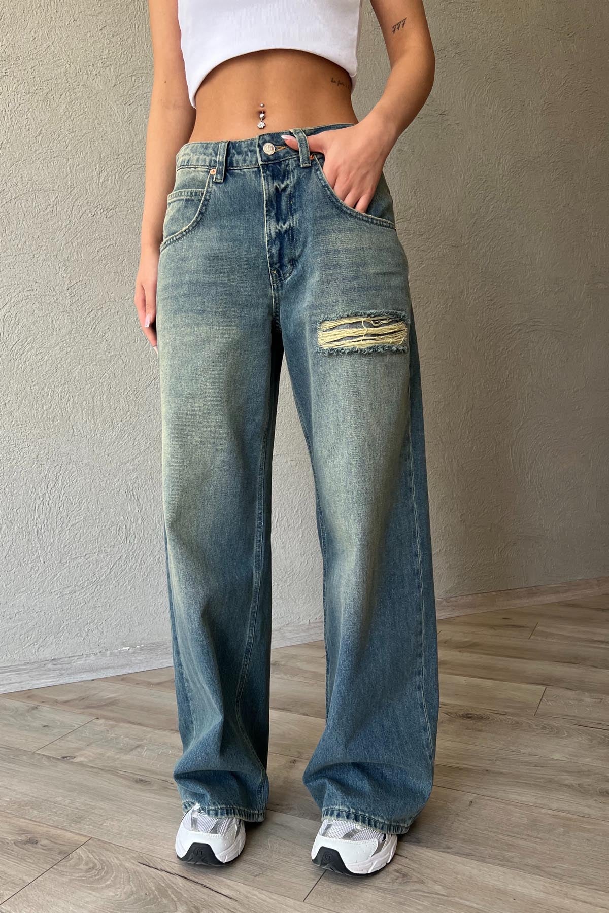 Mavi Yüksek Bel Eskitme Yırtık Detaylı Straight Leg Jean SY-1835-Mavi