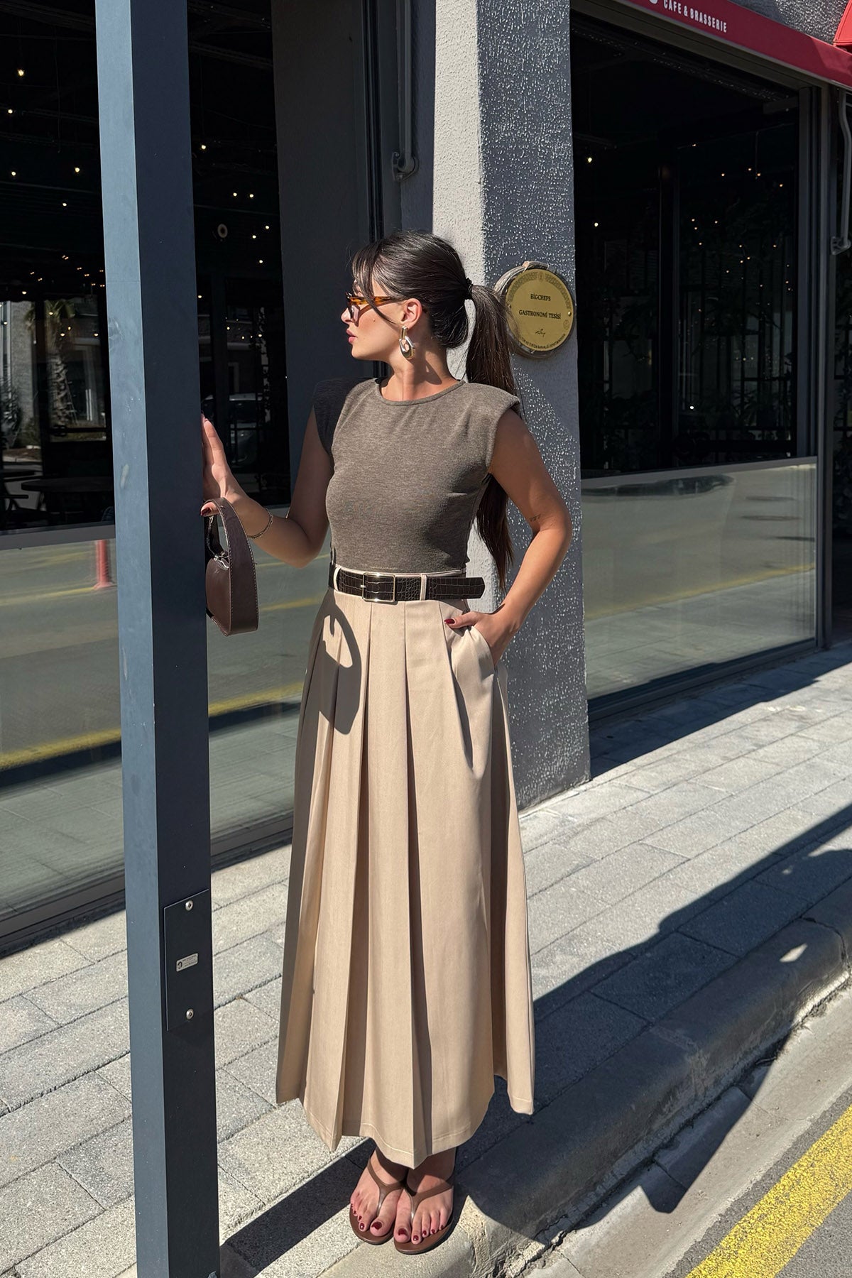 Kahve Eteği Pileli Kemerli Elbise SY-3331-Kahve