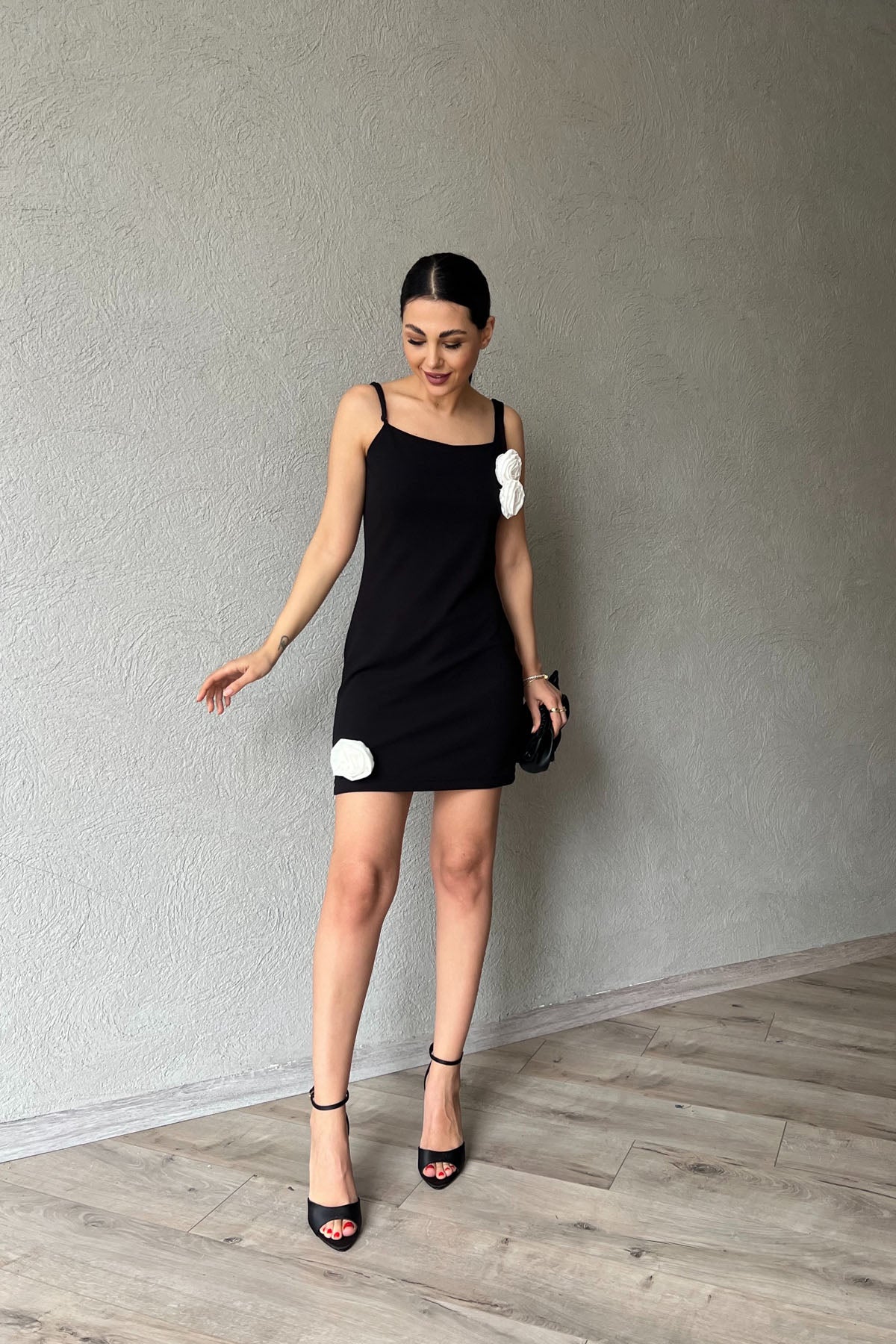 Siyah Gül Detaylı Askılı Elbise SY-1826-Siyah