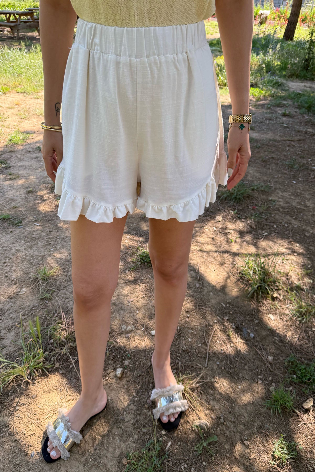 Ekru Fırfır Detaylı Şort SY-2321-Ekru