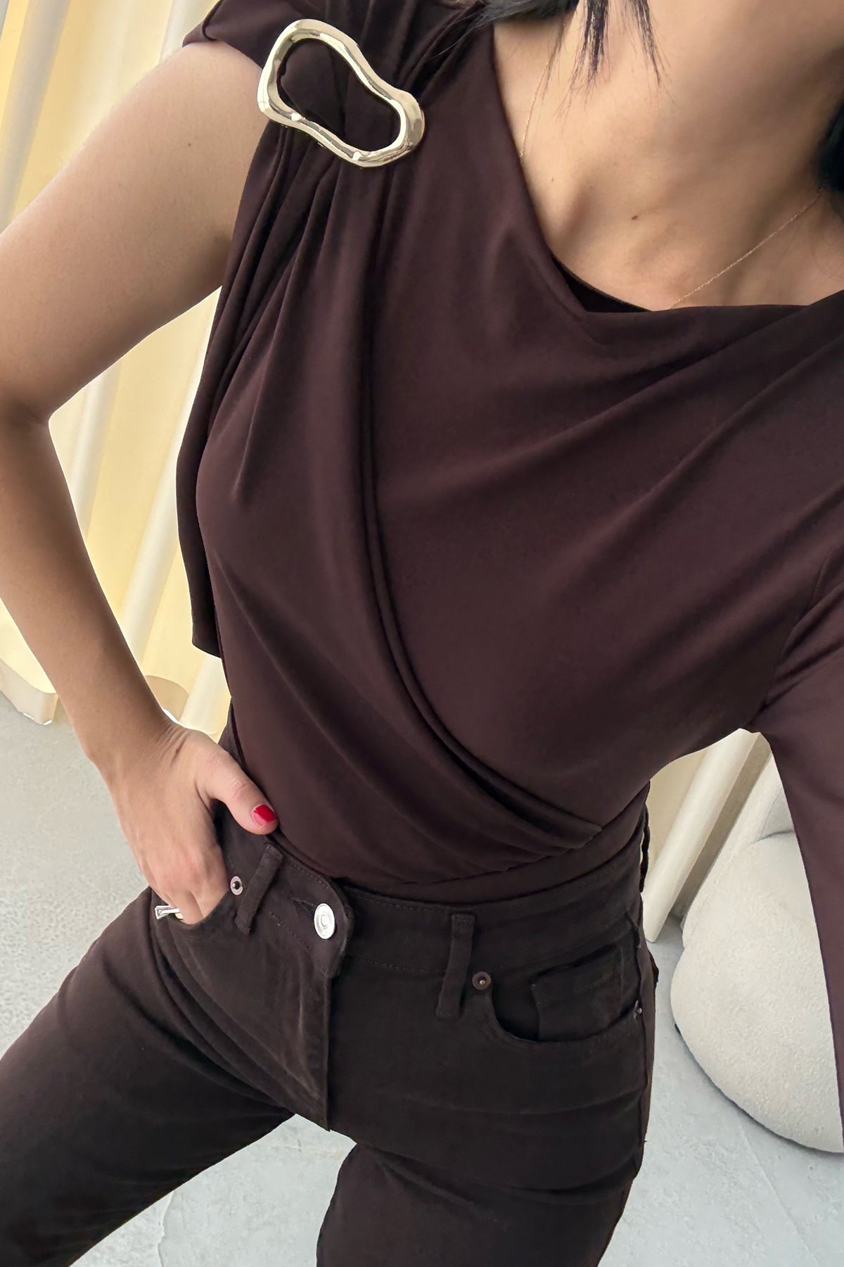 Kahve Akıcı Broşlu Body SY-3481-Kahverengi