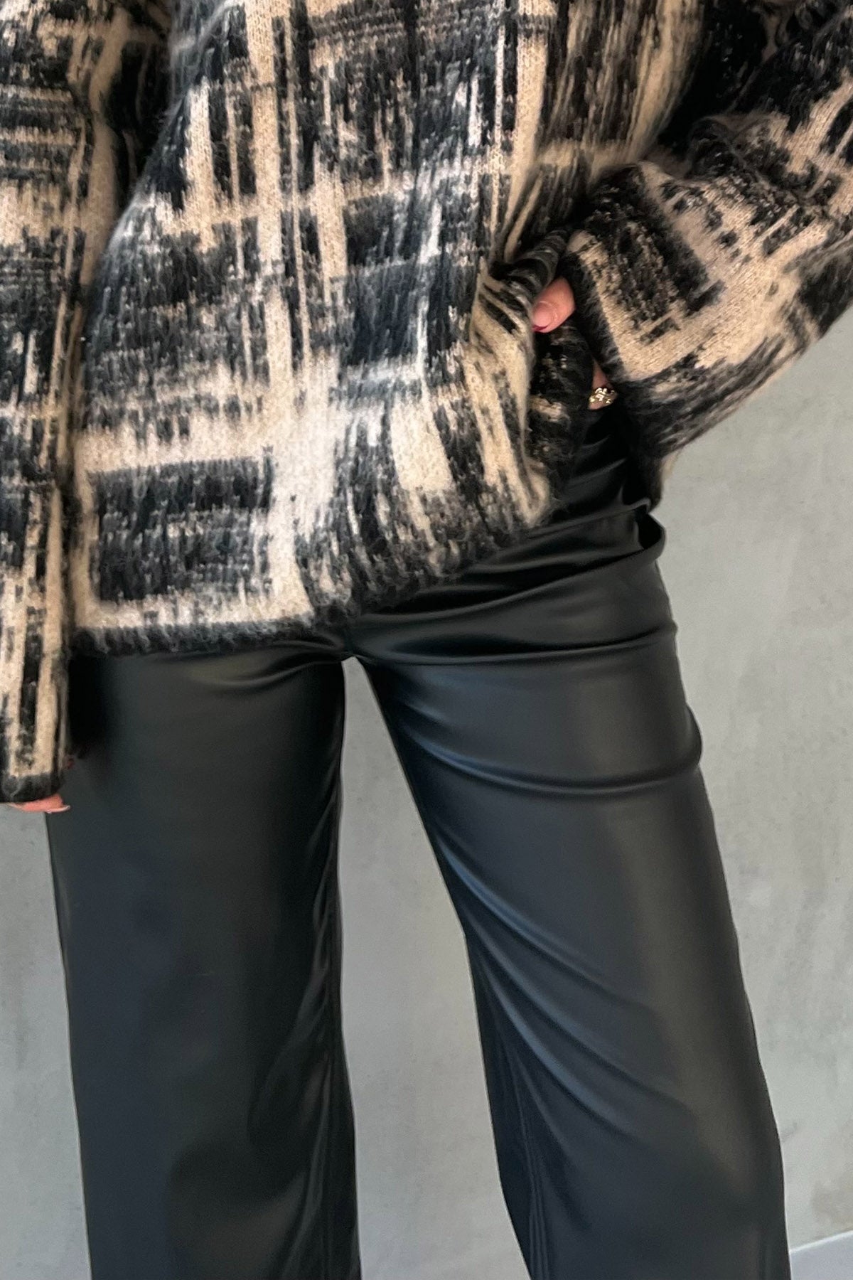 Siyah Geniş Paça Deri Pantolon SY-2826-Siyah