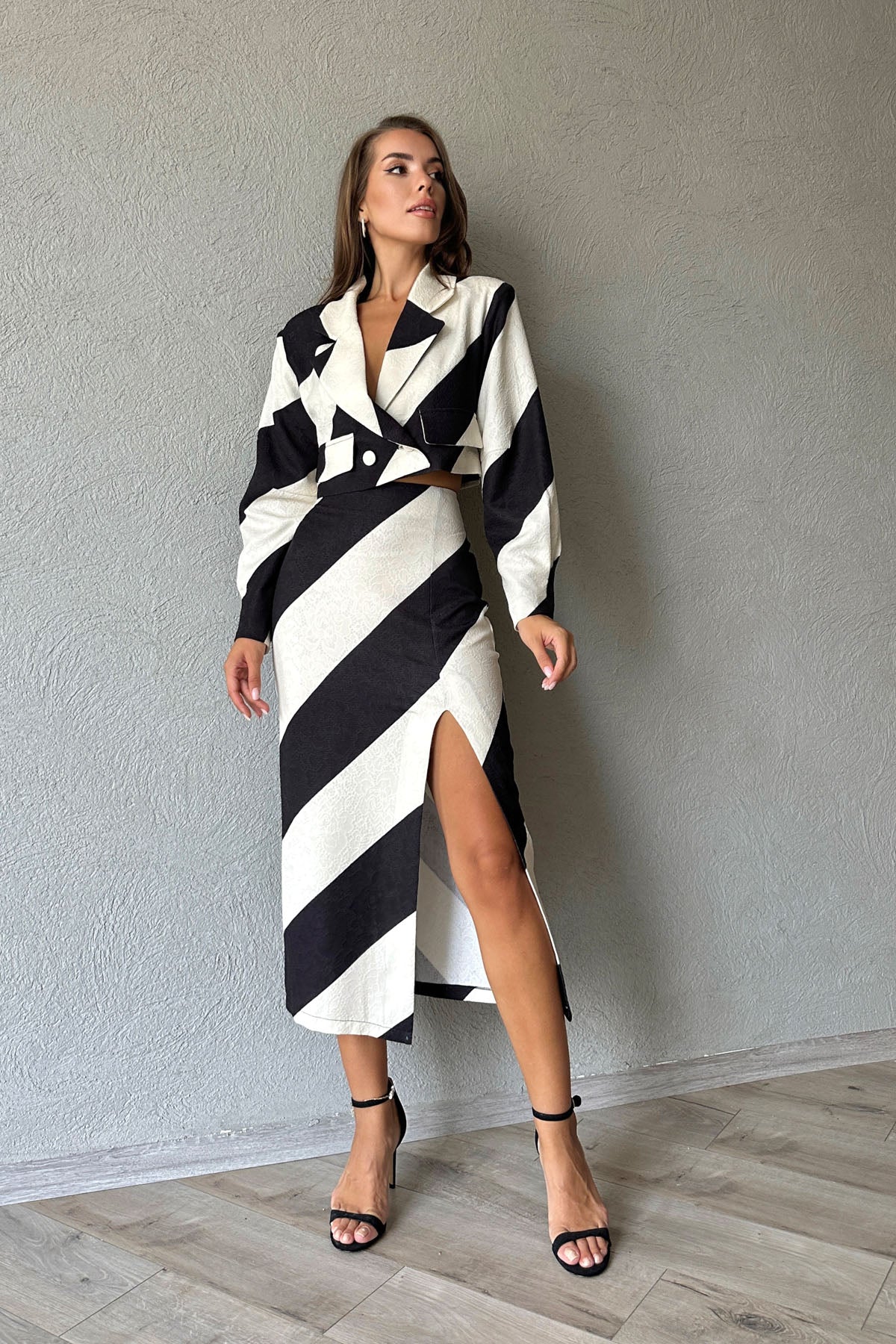 Siyah Ekru Kendinden Desenli Crop Ceket ve Etek takım SY-0953-Siyah