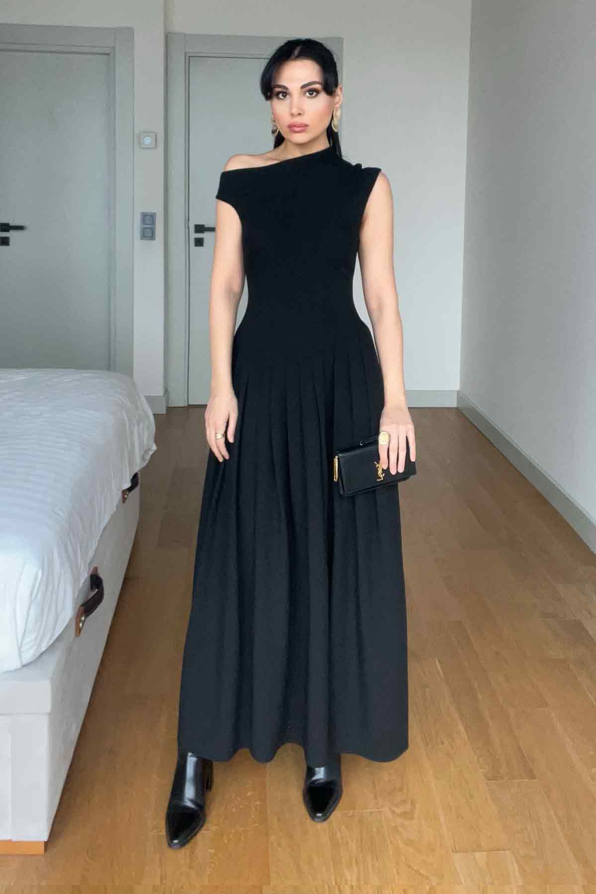 Siyah Kayık Yaka Bel Detaylı Pileli Elbise SY-2962-Siyah