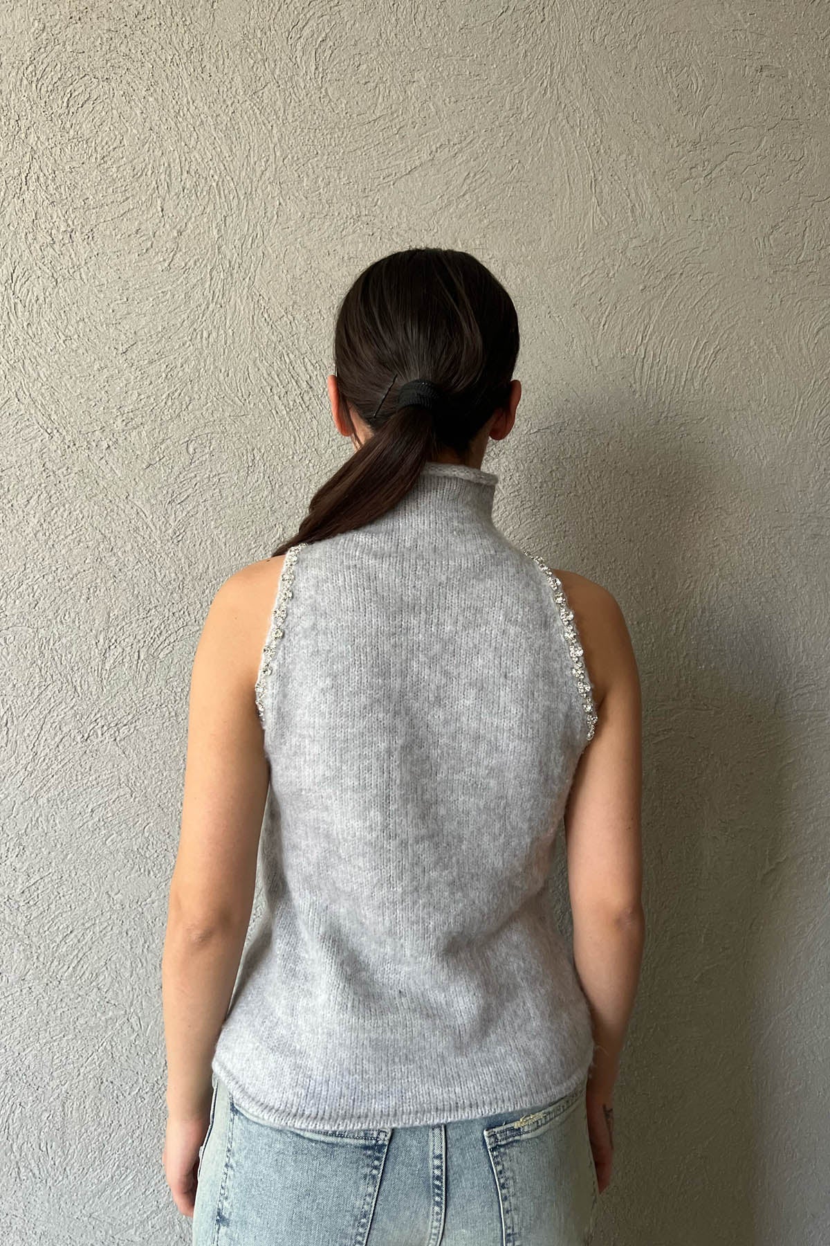 Gri Taş Detaylı Yarım Balıkçı Yaka Kolsuz Triko Bluz SY-1627-Gri