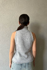 Gri Taş Detaylı Yarım Balıkçı Yaka Kolsuz Triko Bluz SY-1627-Gri