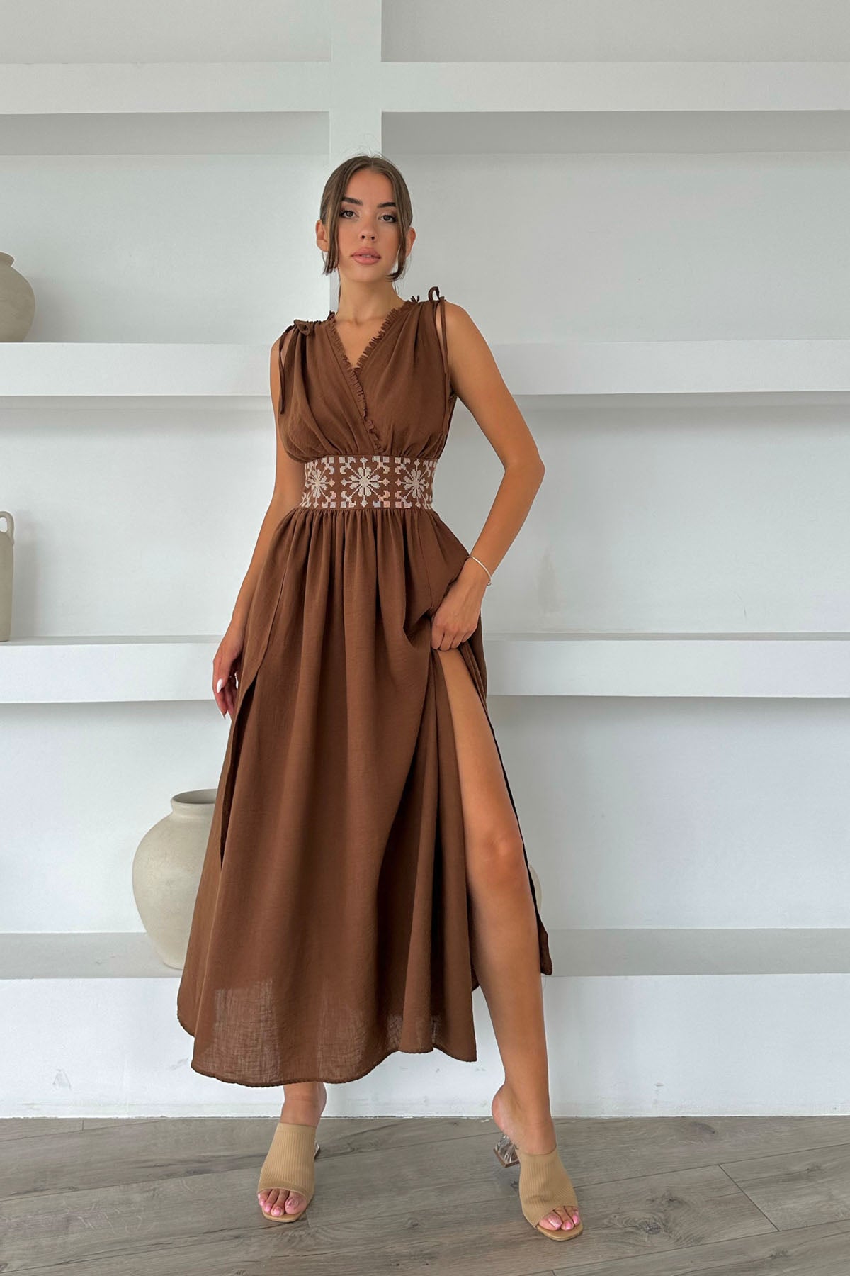Kahve Bel Nakış İşlemeli Çift Gizli Yırtmaçlı Elbise SY-0719-Kahve