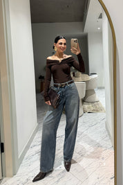 Kahve Carmen Yaka Broş Detaylı Bluz SY-3506-Kahvarengi