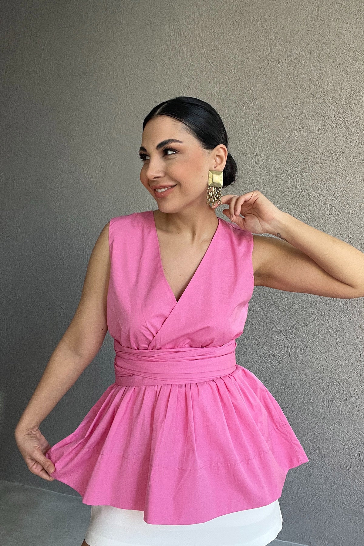Pembe Sıfır Kol Poplin Bağlama Detaylı Marka Bluz SY-2981-Pembe