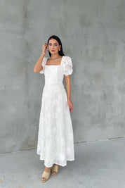 Beyaz Kare Yaka Çiçek İşlemeli Balon Kol Elbise SY-3087-Beyaz