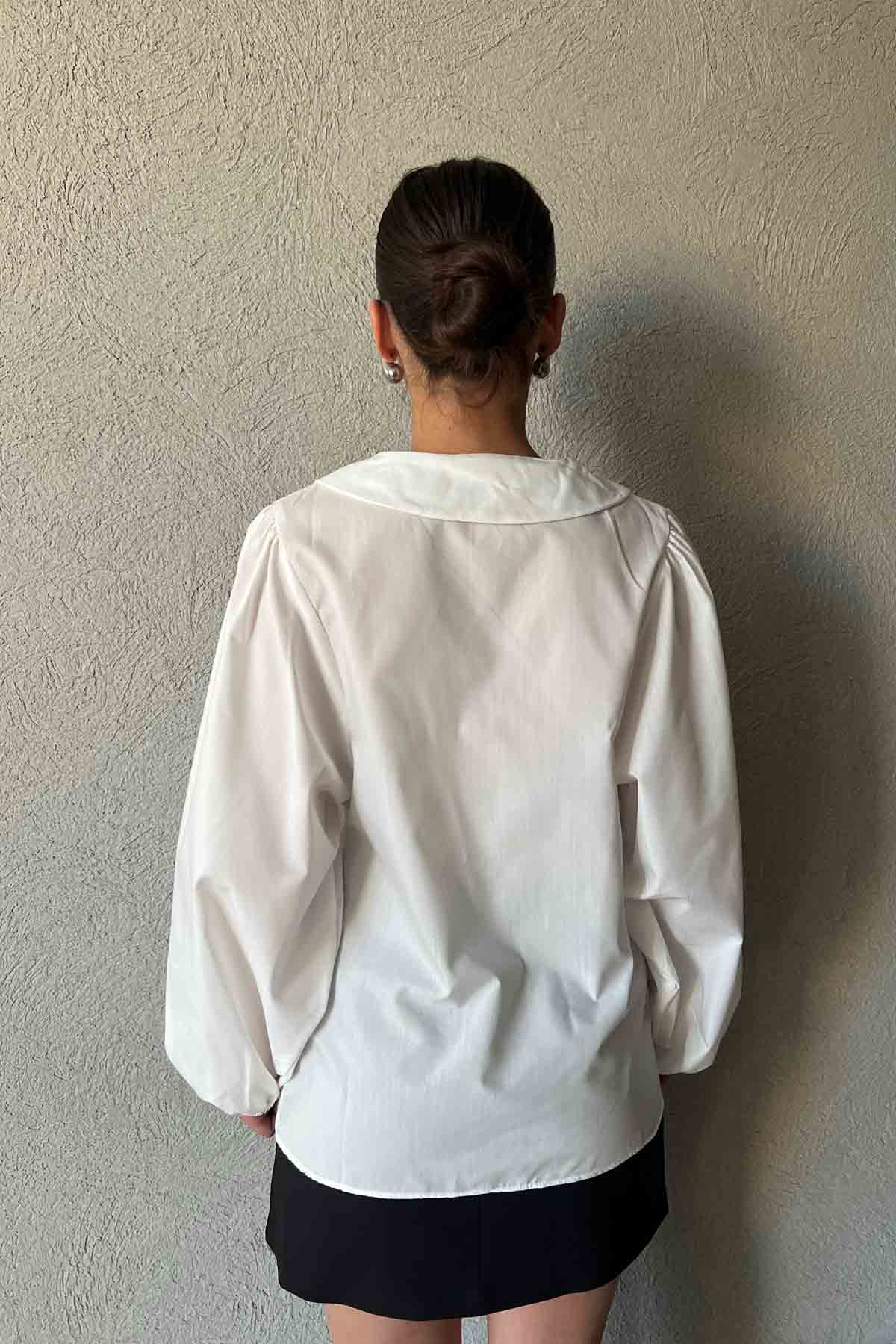 Beyaz Bebe Yaka Taş Düğme Detaylı  Balon Kol Gömlek SY-1819-Beyaz