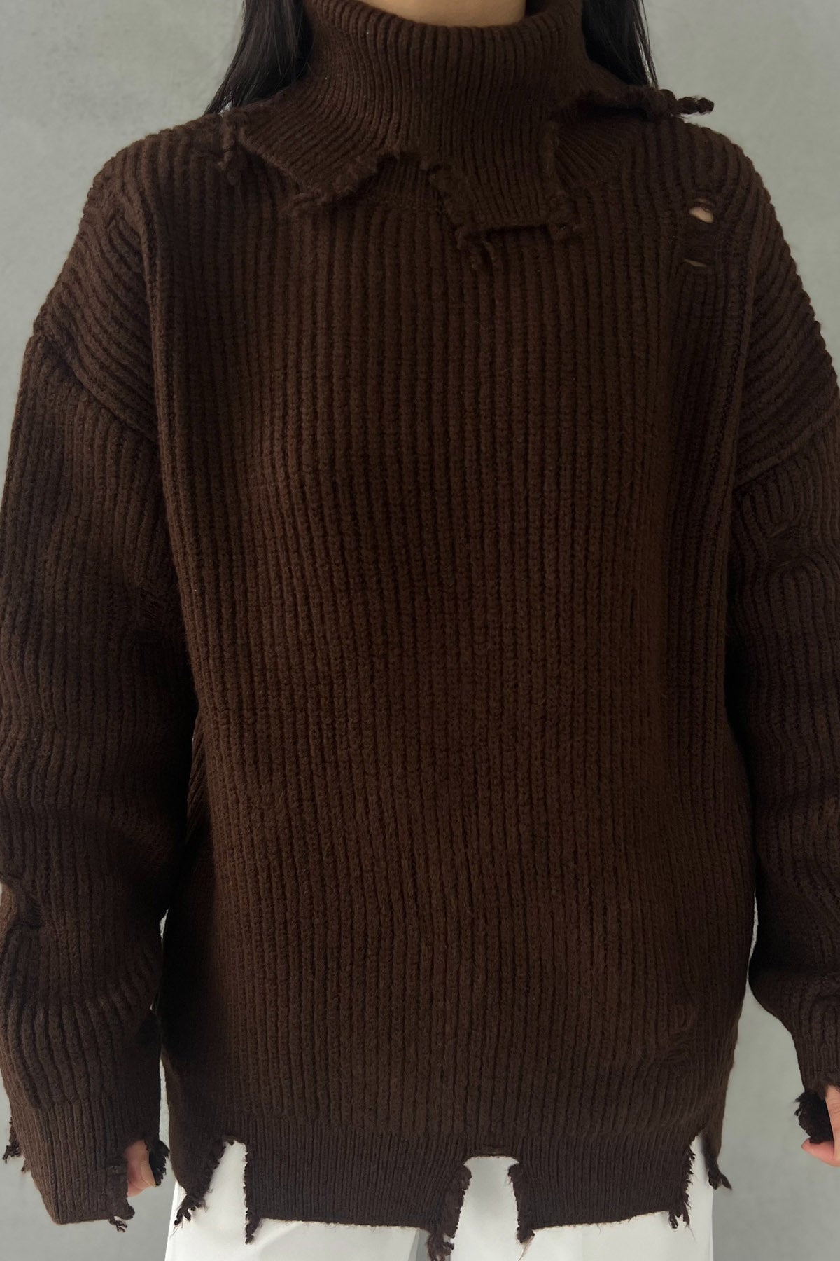 Acı Kahve Yırtık Detaylı Boğazlı Triko Kazak SY-2840-Acı Kahve