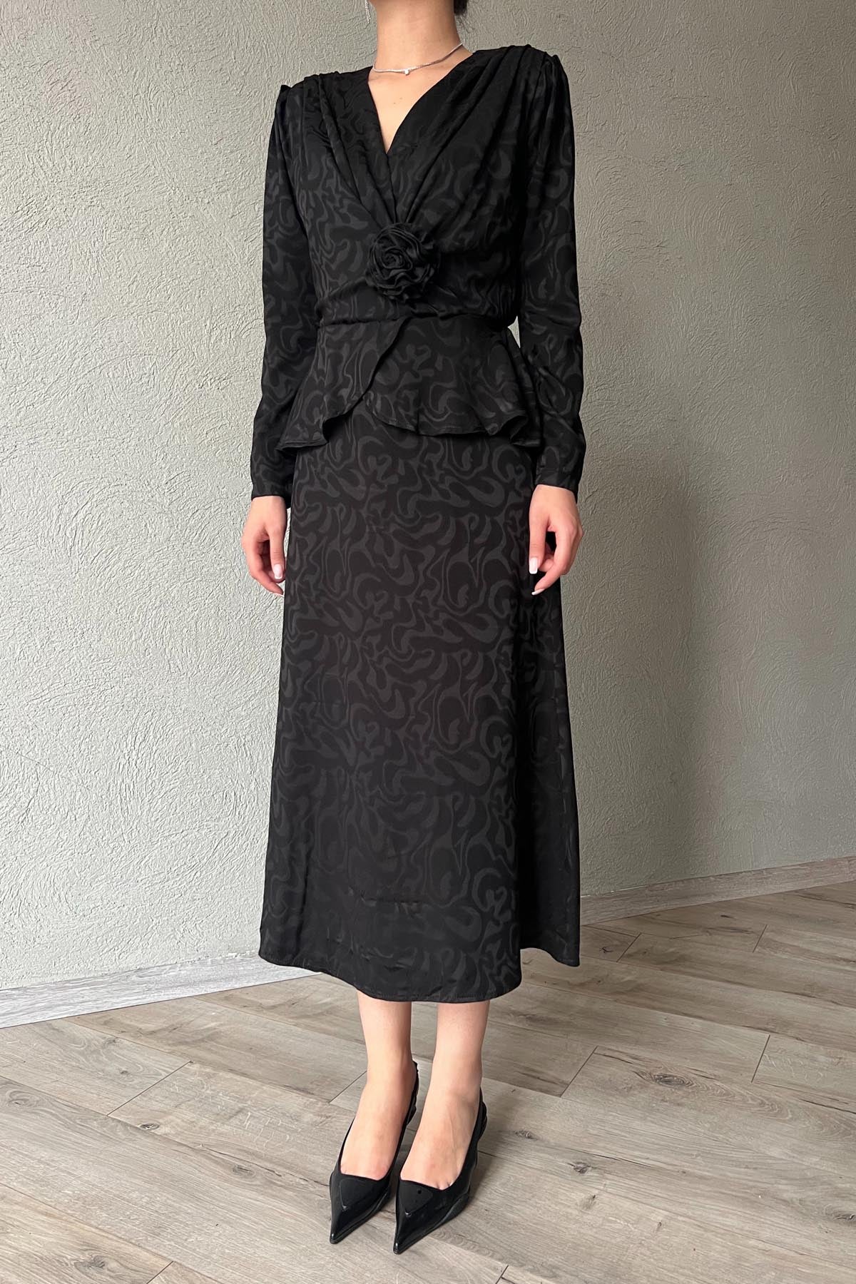 Siyah Gül Broş ve Pile Detaylı Kruvaze Elbise SY-1775-Siyah