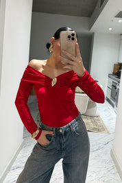 Kırmızı Carmen Yaka Broş Detaylı Bluz SY-3506-Kırmızı