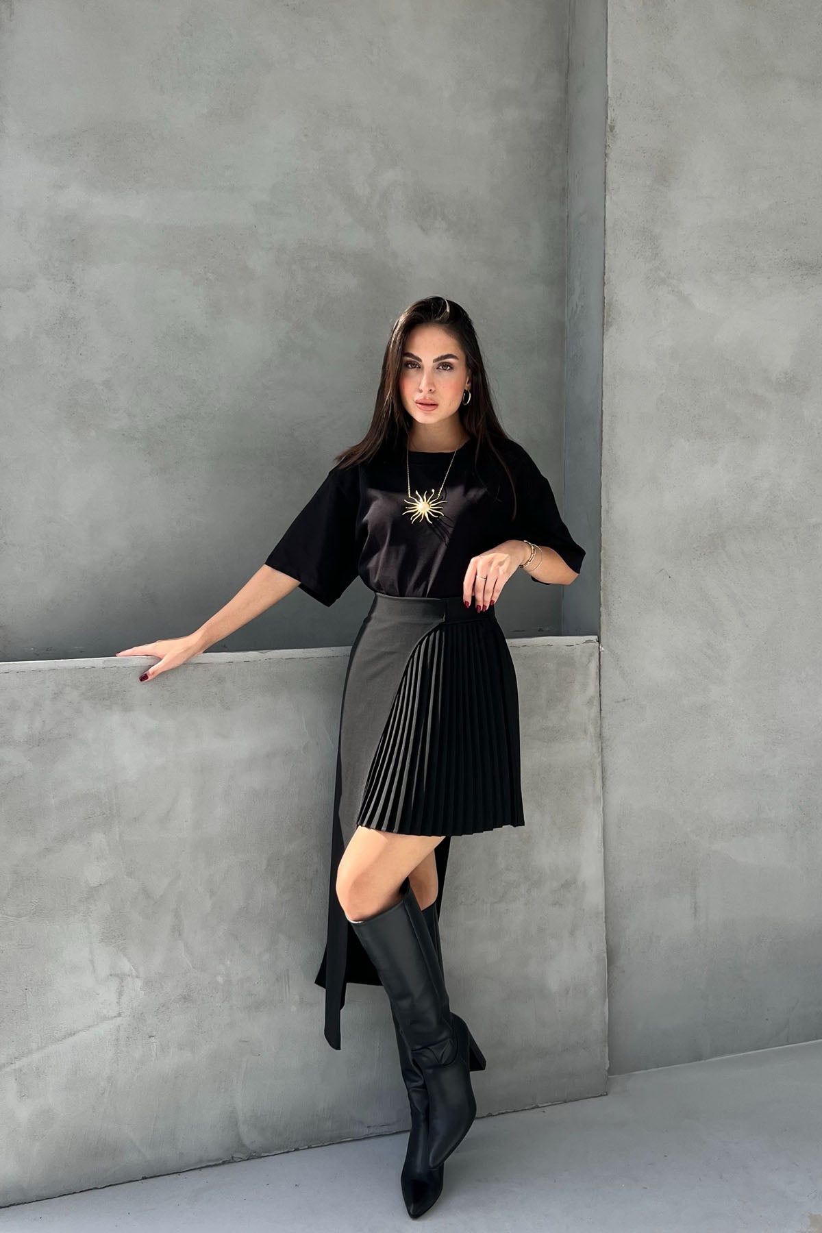 Siyah Pliseli Asimetrik Kesim Tasarım Etek SY-2450-Siyah