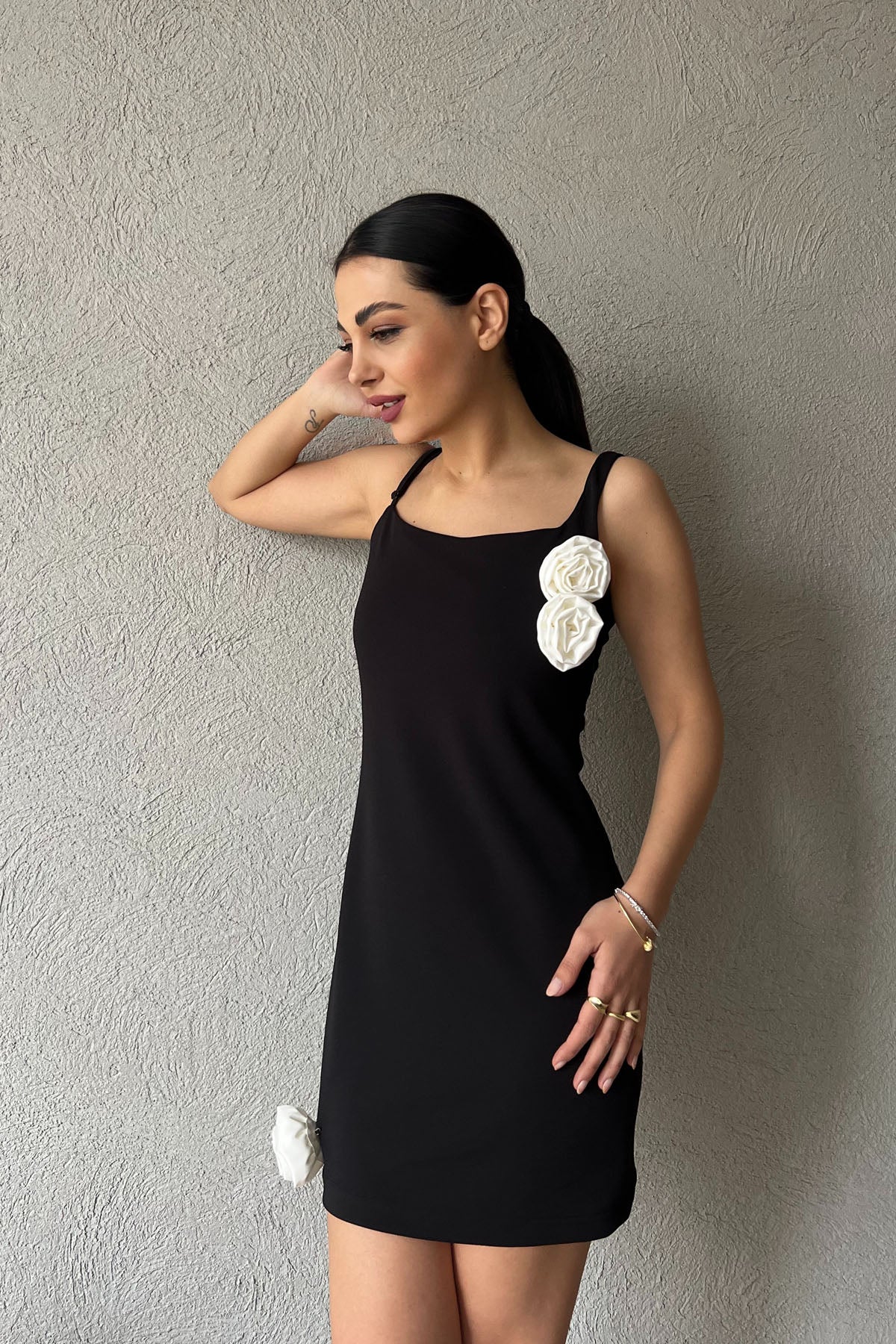 Siyah Gül Detaylı Askılı Elbise SY-1826-Siyah