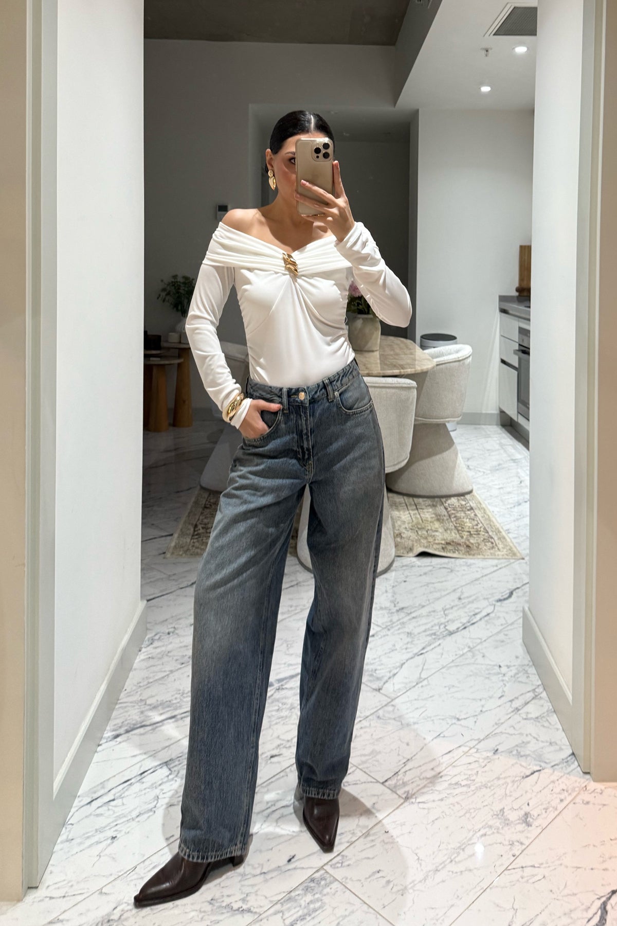 Ekru Carmen Yaka Broş Detaylı Bluz SY-3506-Ekru