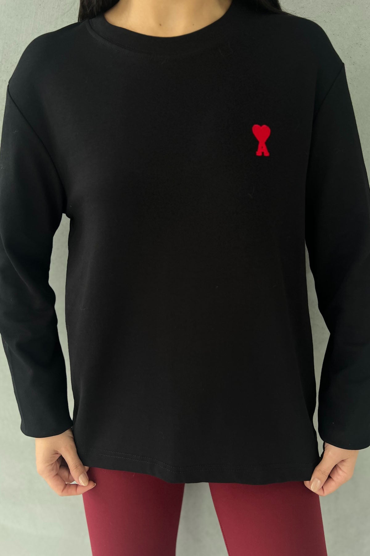 Siyah Marka Model Kalp Nakışlı Uzun Kollu T-shirt SY-2822-Siyah
